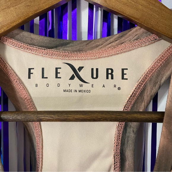 Marble Cropped Workout Tank - Picture 3 of 4